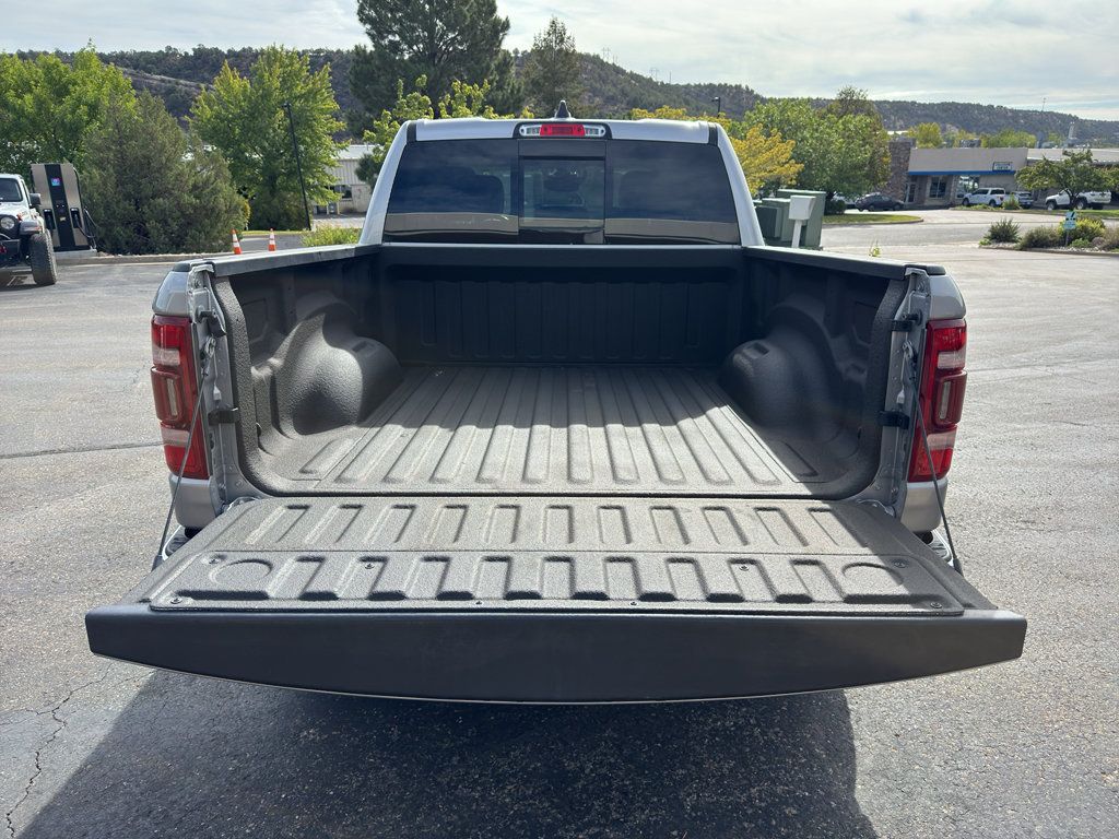Used 2022 RAM 1500 Laramie AWD/4WD image 8