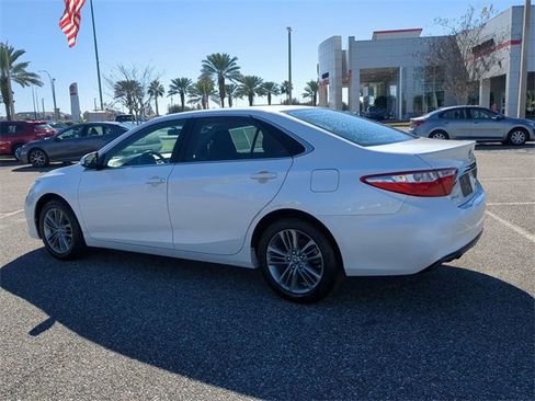 Used 2017 Toyota Camry SE image 6