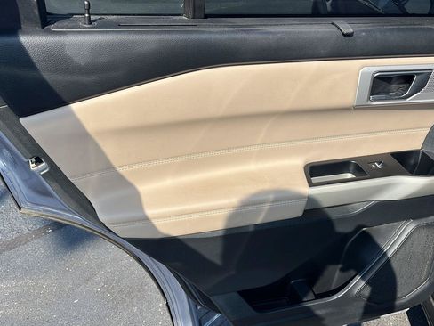 Used 2021 Ford Explorer Limited w/ Equipment Group 301A AWD/4WD image 23