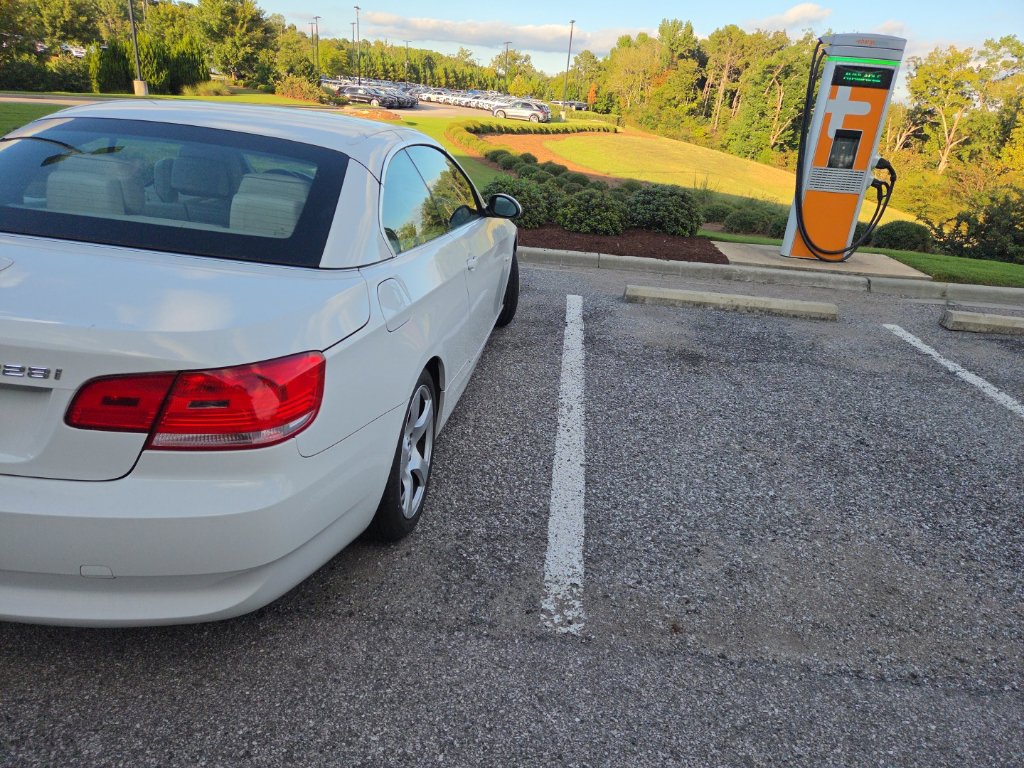 Used 2009 BMW 328i Convertible RWD image 8