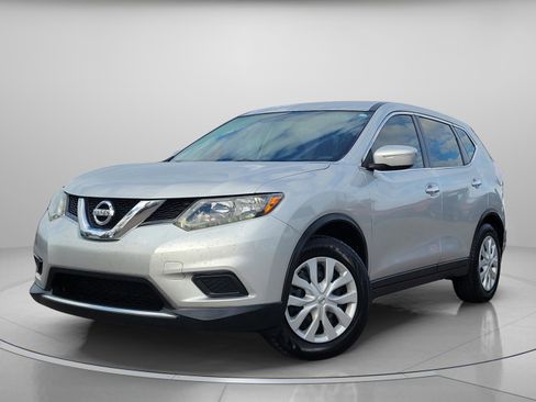 Used 2015 Nissan Rogue S w/ S Family Package image 2