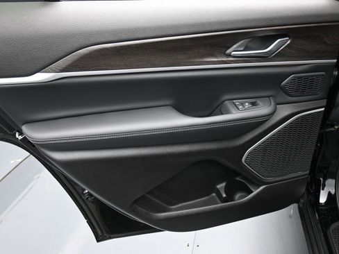 New 2026 Jeep Grand Cherokee L Limited image 12