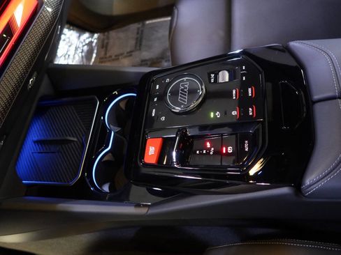 Used 2025 BMW M5 w/ Carbon Package image 24