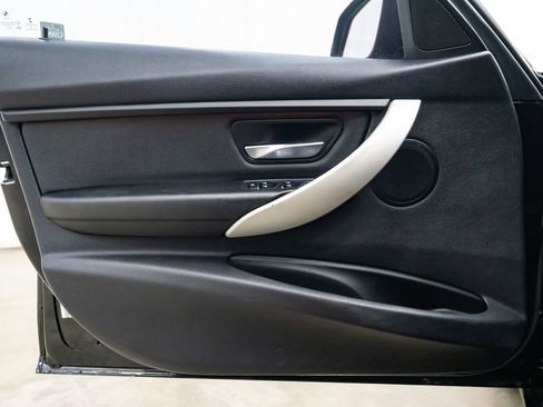 Used 2017 BMW 320i Sedan image 19