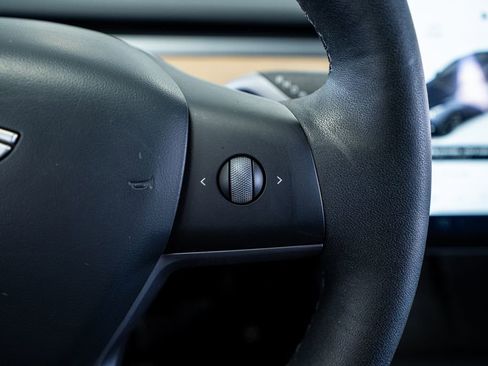 Used 2025 Tesla Model Y Long Range image 40