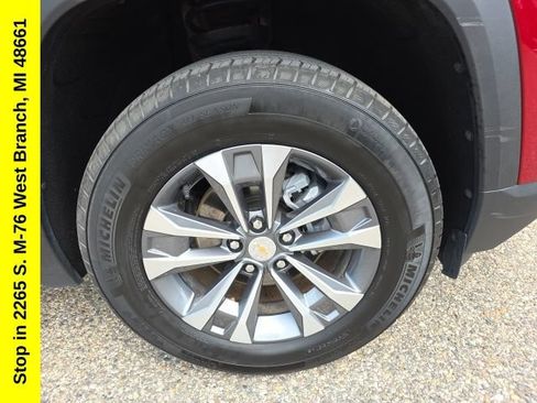 Used 2026 Chevrolet Equinox LT AWD/4WD image 8