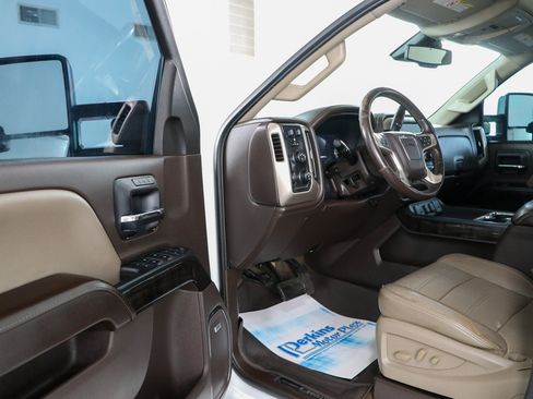 Used 2016 GMC Sierra 2500 Denali w/ Duramax Plus Package AWD/4WD image 3