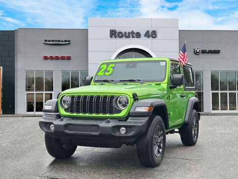 Used 2025 Jeep Wrangler Sport AWD/4WD image 2