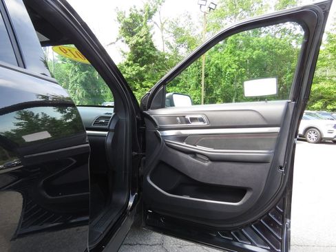 Used 2019 Ford Explorer XLT w/ Equipment Group 202A AWD/4WD image 12