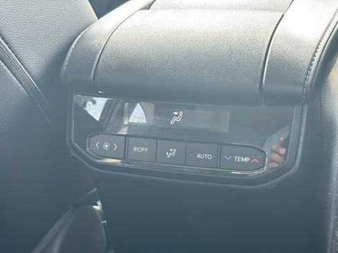 Used 2023 Toyota Highlander XLE FWD image 23