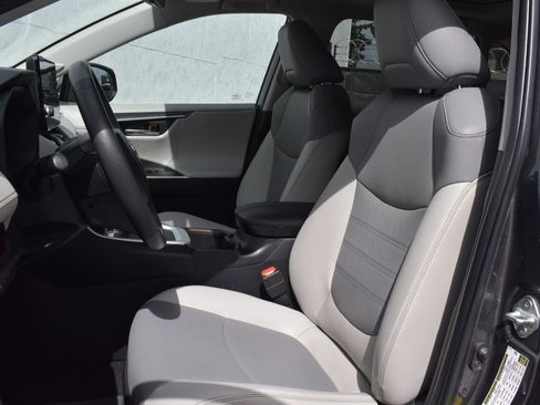 Used 2023 Toyota RAV4 Limited image 11