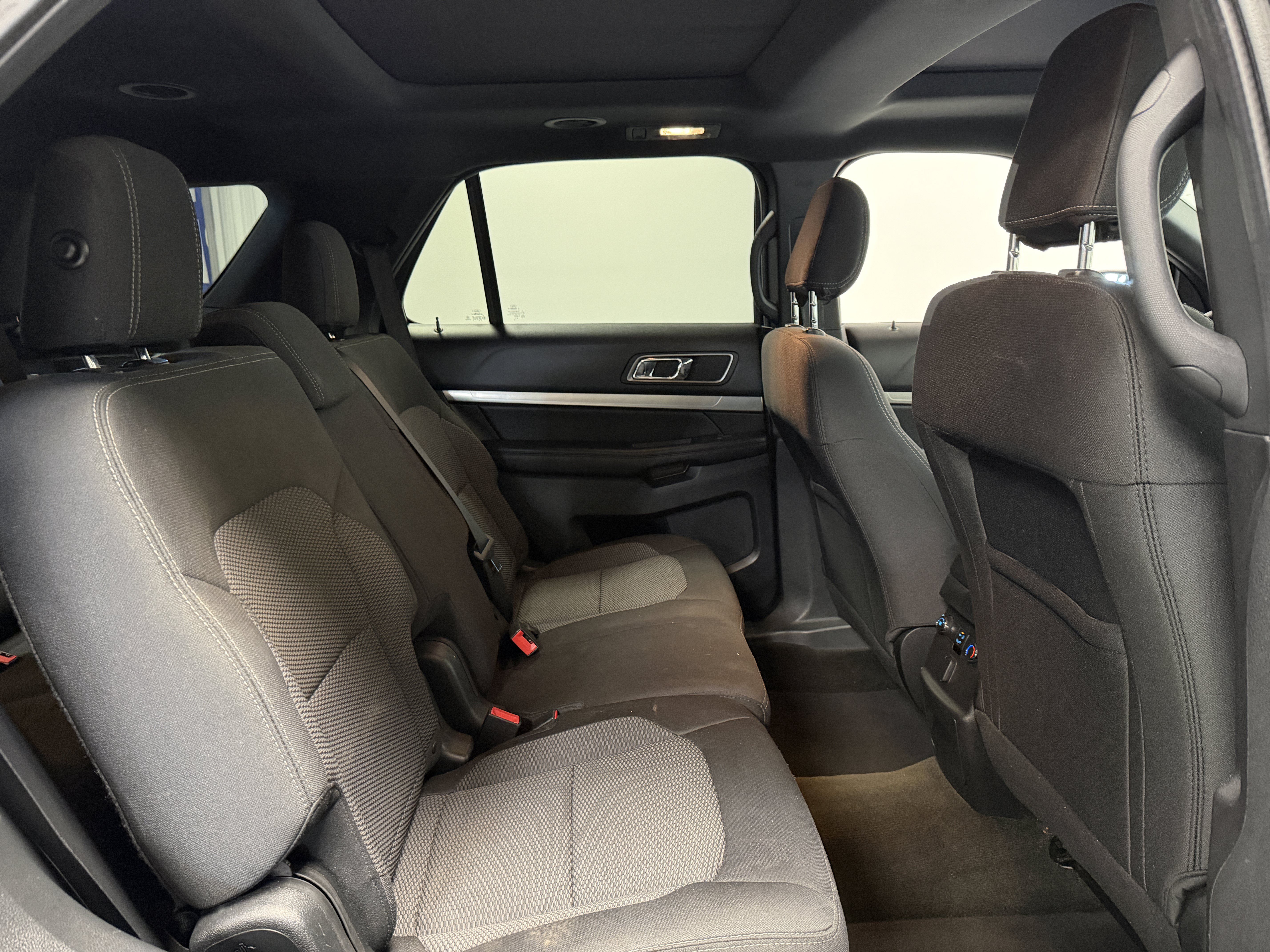 Used 2018 Ford Explorer XLT w/ Equipment Group 201A AWD/4WD image 20