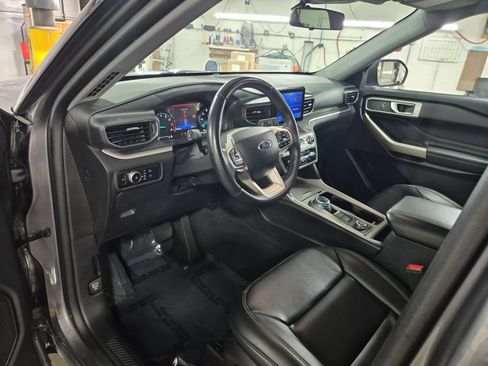 Used 2023 Ford Explorer XLT w/ Equipment Group 202A AWD/4WD image 11