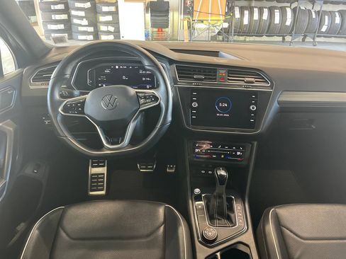 Certified 2022 Volkswagen Tiguan SEL R-Line AWD/4WD image 2