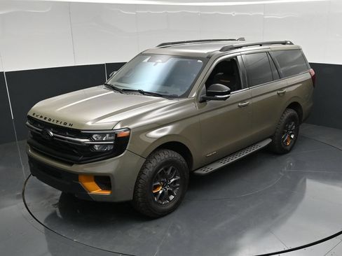 Used 2025 Ford Expedition Tremor AWD/4WD image 46