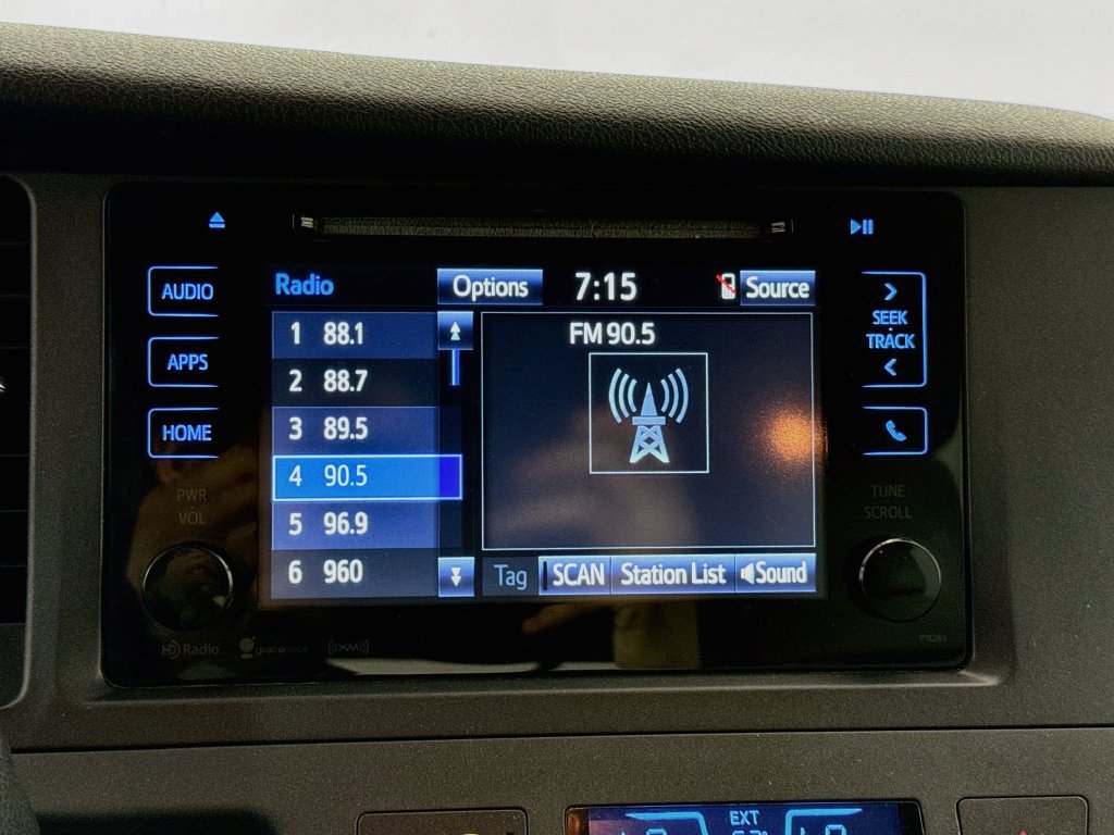 Used 2017 Toyota Sienna LE FWD image 14
