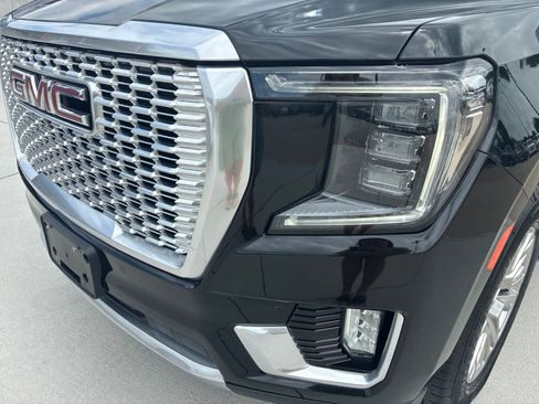 Used 2022 GMC Yukon XL Denali AWD/4WD image 12