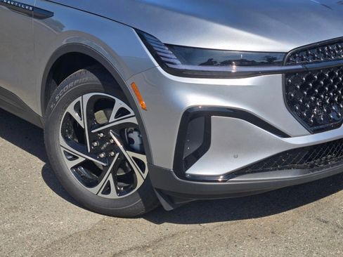 New 2025 Lincoln Nautilus Premier w/ Equipment Group 102A image 6