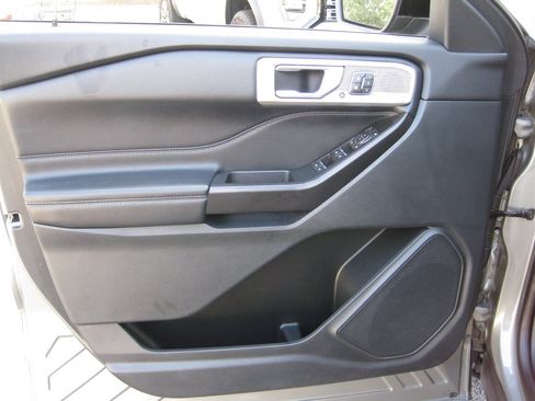 Used 2020 Ford Explorer Limited RWD image 10