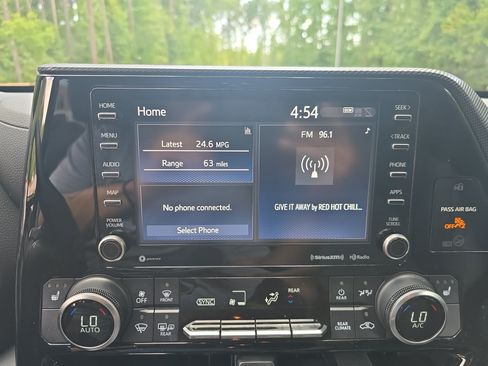 Used 2021 Toyota Highlander XSE FWD image 23