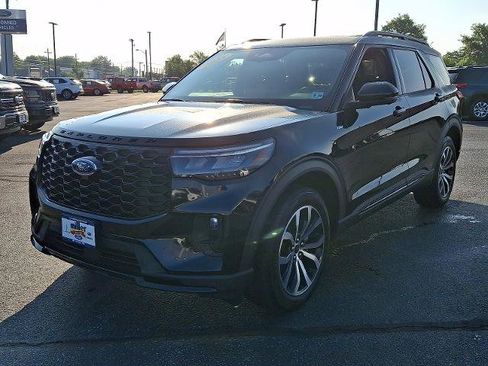 Certified 2025 Ford Explorer ST-Line AWD/4WD image 3