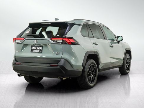 Used 2022 Toyota RAV4 XLE AWD/4WD image 5