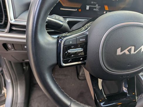 Used 2024 Kia Sorento S image 17