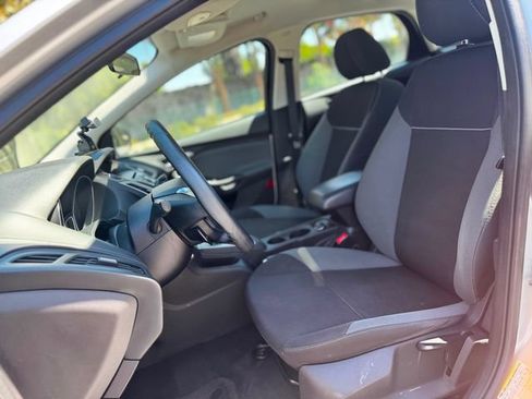 Used 2014 Ford Focus SE FWD image 24