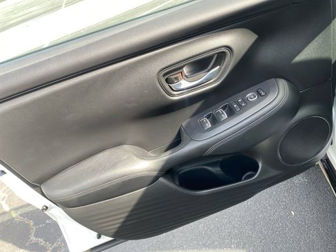 Certified 2024 Honda HR-V EX-L image 32