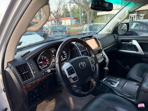 Used 2013 Toyota Land Cruiser image 11