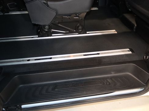 Used 2023 Mercedes-Benz Metris Passenger image 57