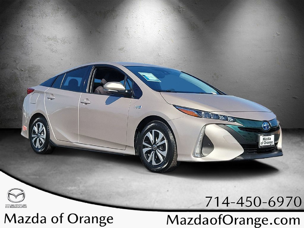 Used 2017 Toyota Prius Prime Plus w/ Preferred Accessory Package FWD image 1