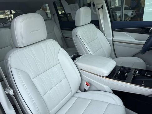 Used 2026 Buick Enclave Avenir w/ Super Cruise Package AWD/4WD image 23