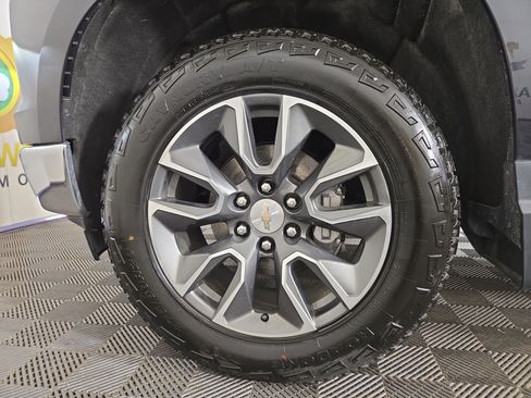 Used 2022 Chevrolet Silverado 1500 LT AWD/4WD image 32