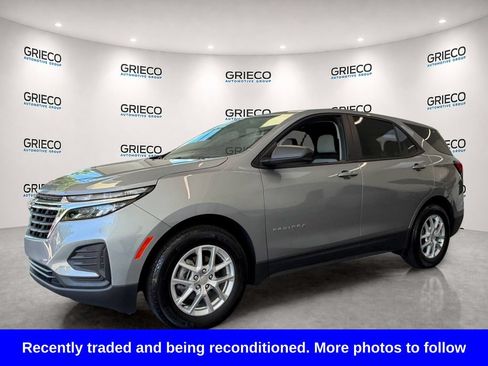 Used 2024 Chevrolet Equinox LS w/ LS Convenience Package FWD image 3