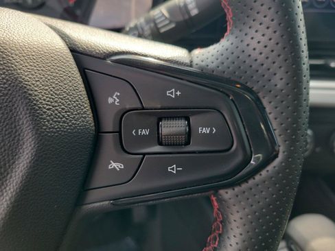 Used 2024 Chevrolet Trax RS w/ Sunroof Package FWD image 26