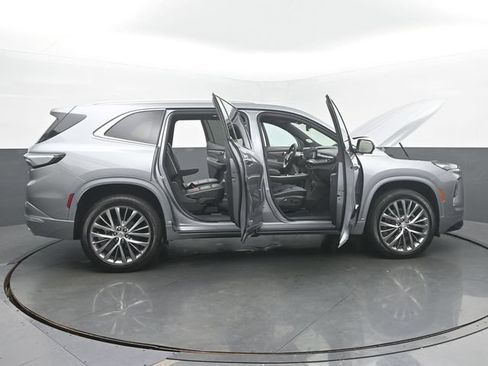 Used 2025 Buick Enclave Avenir w/ LPO, Floor Liner Package AWD/4WD image 57