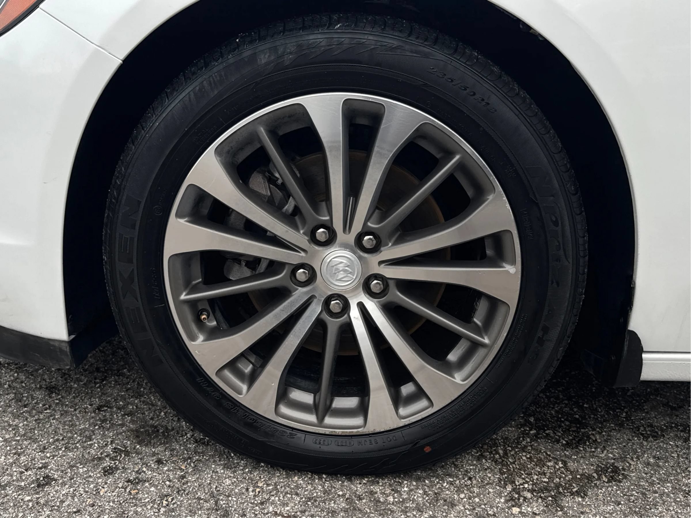 Used 2019 Buick LaCrosse Essence w/ Sun and Shade Package AWD/4WD image 10