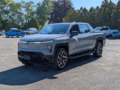 New 2025 Chevrolet Silverado EV RST image 14