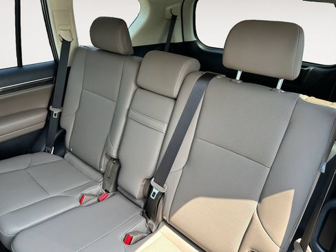 Used 2023 Lexus GX 460 Premium w/ Premium Package AWD/4WD image 13