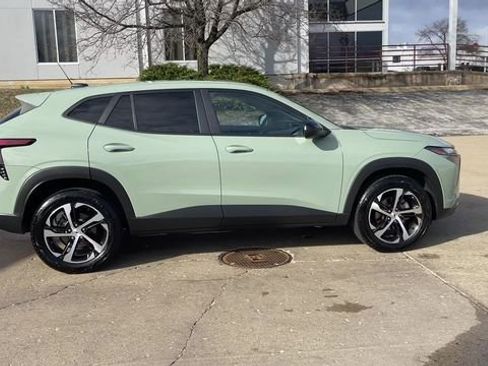 Used 2024 Chevrolet Trax RS w/ Sunroof Package image 9