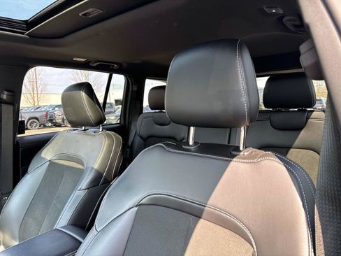 Used 2025 Jeep Grand Cherokee 4WD image 12