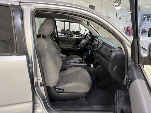 Used 2020 Toyota Tacoma SR w/ SR Convenience Package image 13