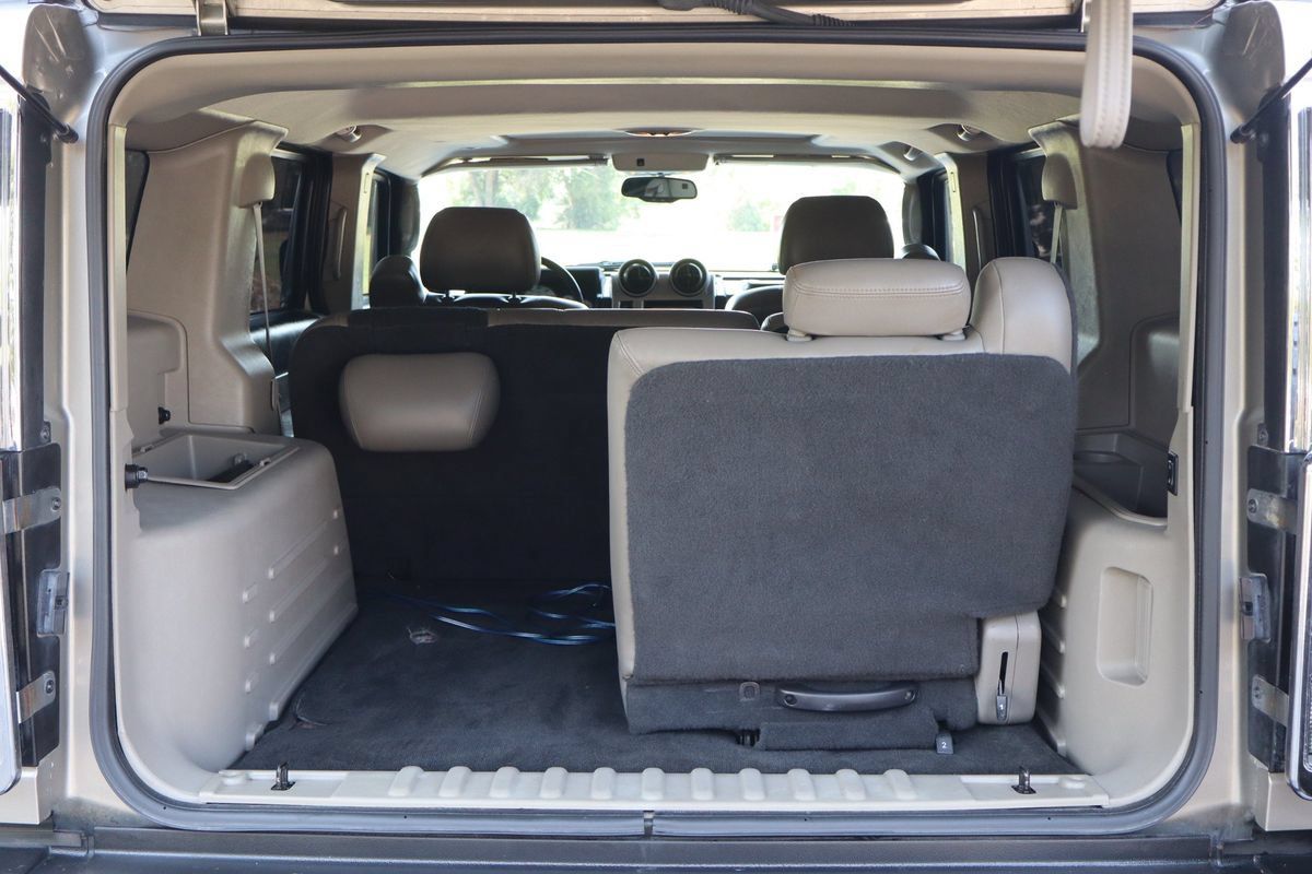 Used 2003 HUMMER H2 w/ Preferred Equipment Group AWD/4WD image 14