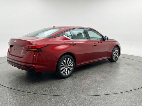 Used 2025 Nissan Altima 2.5 SV image 7