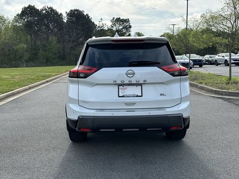 Certified 2025 Nissan Rogue SL w/ Tech Package FWD image 8