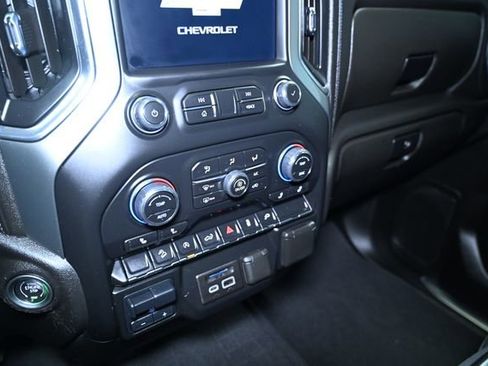 Used 2022 Chevrolet Silverado 1500 LT w/ Z71 Off-Road Package image 33
