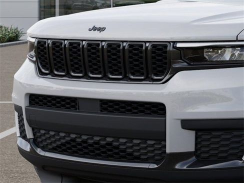 New 2025 Jeep Grand Cherokee L Laredo image 7