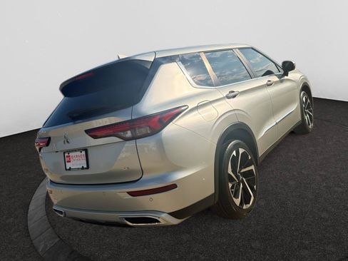 Used 2022 Mitsubishi Outlander SE AWD/4WD image 4