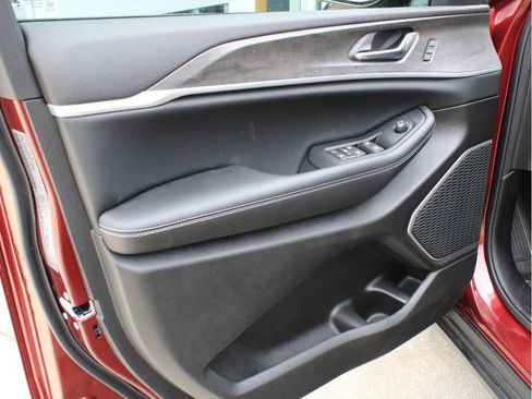 New 2026 Jeep Grand Cherokee Limited w/ Limited Altitude Package AWD/4WD image 9